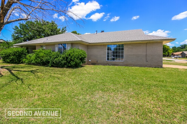 property at 2412 Crystal Dr