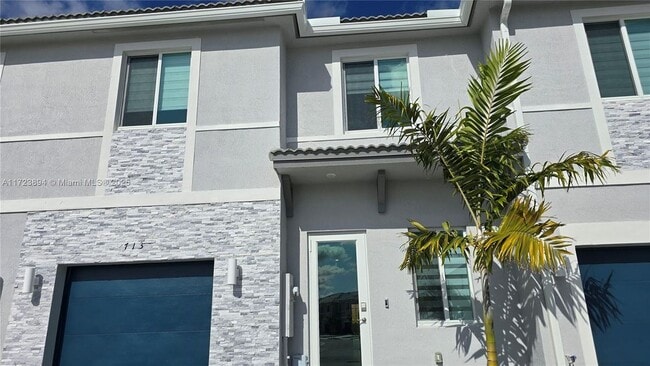 property at 713 SE 13th St Cir