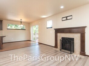 18410 Meridian Ave N in Shoreline, WA - Building Photo - Building Photo