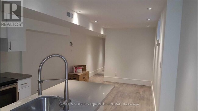 111 Boston Av in Toronto, ON - Building Photo - Building Photo