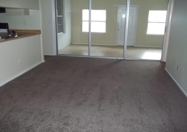832 Lucerne Cir in Ormond Beach, FL - Building Photo - Building Photo