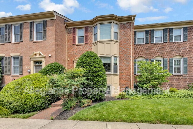 property at 6861 Williamsburg Pond Ct