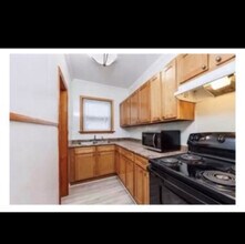 53 Granite St, Unit 2 in Webster, MA - Foto de edificio - Building Photo