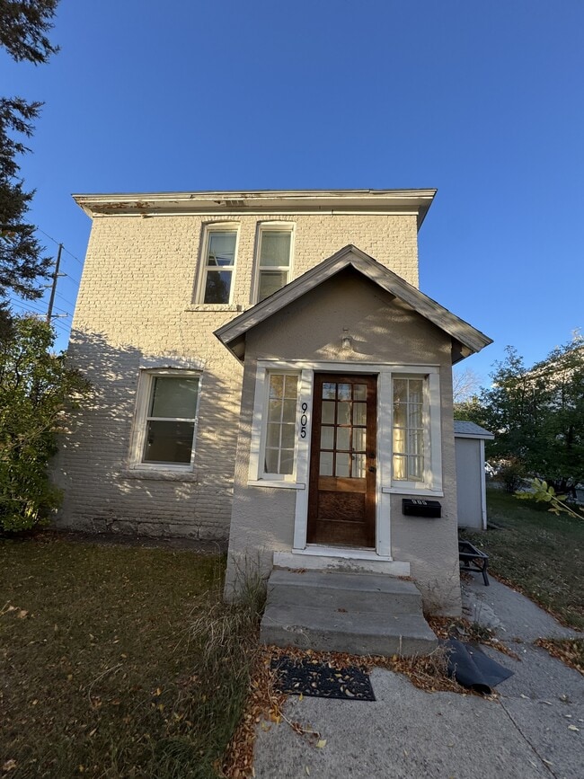 property at 905 5th Ave N
