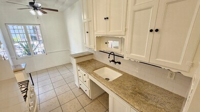 355 Cochran Ave, Unit 102 in Los Angeles, CA - Foto de edificio - Building Photo