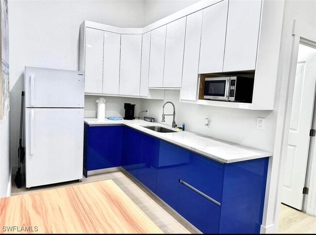 2881 Santa Barbara Blvd in Naples, FL - Building Photo - Building Photo