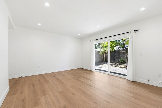 property at 2819 Sycamore Ave