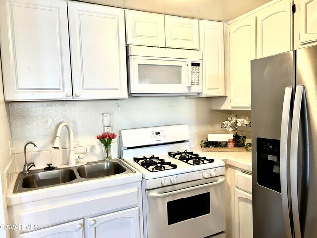 38710 10th St E in Palmdale, CA - Building Photo - Building Photo