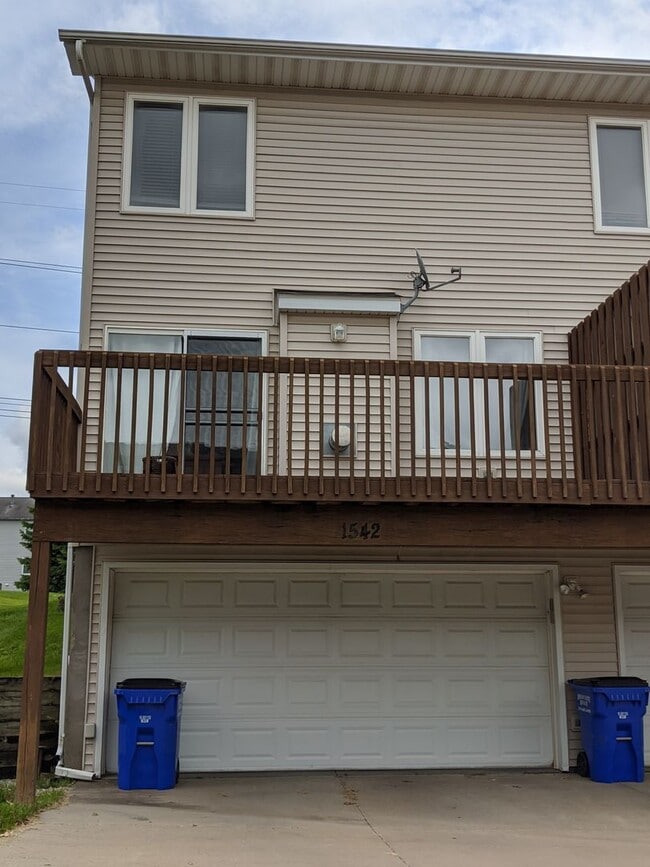 1542 McKinley Pl in Iowa City, IA - Building Photo - Building Photo