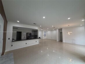 8415 NW 108th Pl in Doral, FL - Building Photo - Building Photo