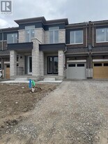 210 Sandels Ave in Richmond Hill, ON - Building Photo
