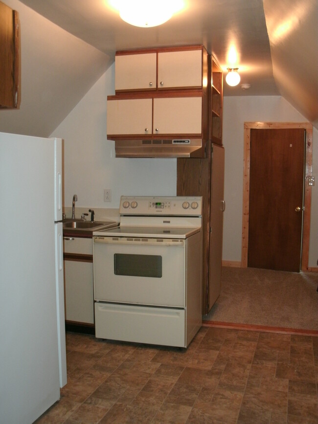 414 S Jefferson St, Unit Apartment 4 in Huntington, IN - Building Photo - Building Photo