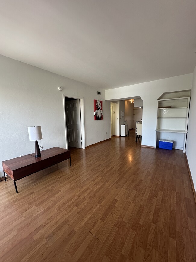 1960 Marseille Dr, Unit 302 in Miami Beach, FL - Building Photo - Building Photo