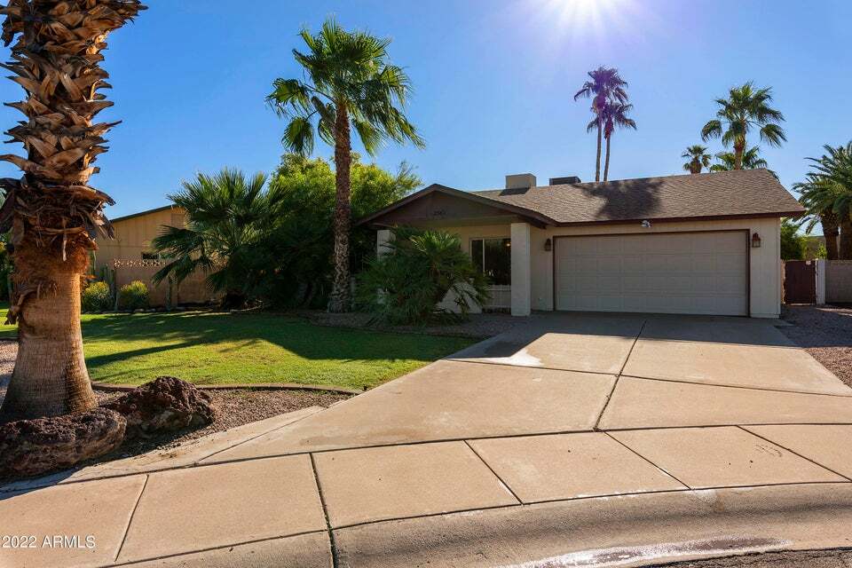 2361 E Riviera Dr in Tempe, AZ - Building Photo