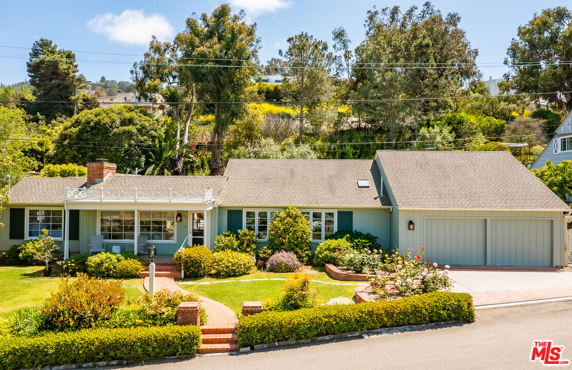 7929 Roseland Dr in San Diego, CA - Building Photo