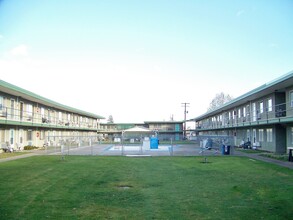 Starliter Apartments in Yakima, WA - Foto de edificio - Building Photo