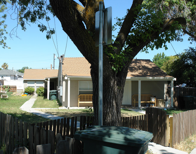 103 Madoline St in Pittsburg, CA - Building Photo - Building Photo