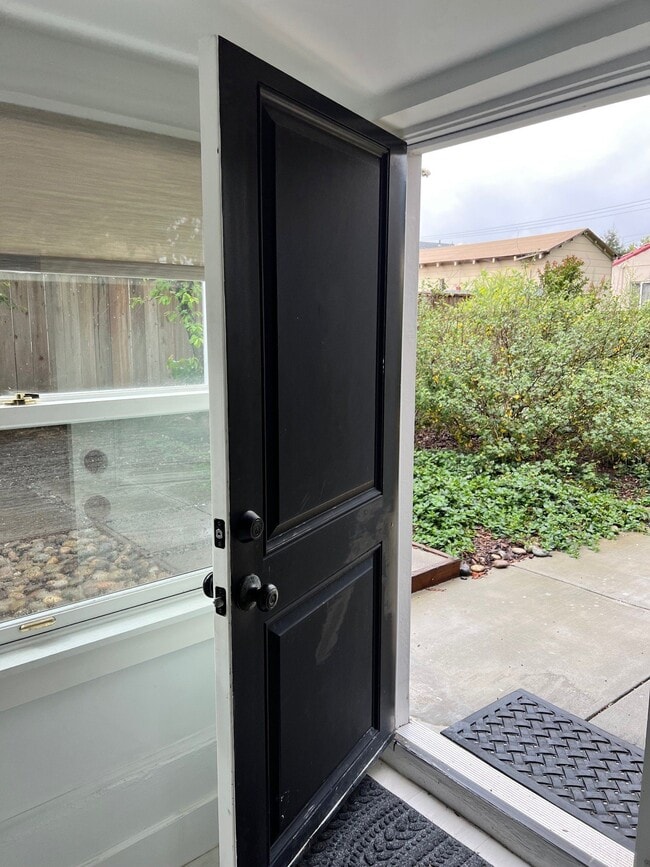 612 Stannage Ave in Albany, CA - Foto de edificio - Building Photo