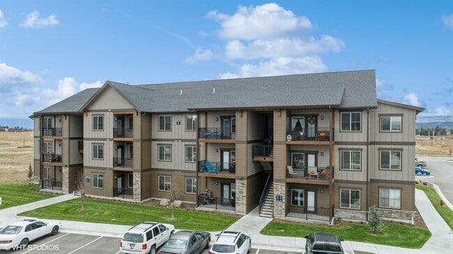 1920 Jefferson Blvd in Kalispell, MT - Foto de edificio - Building Photo