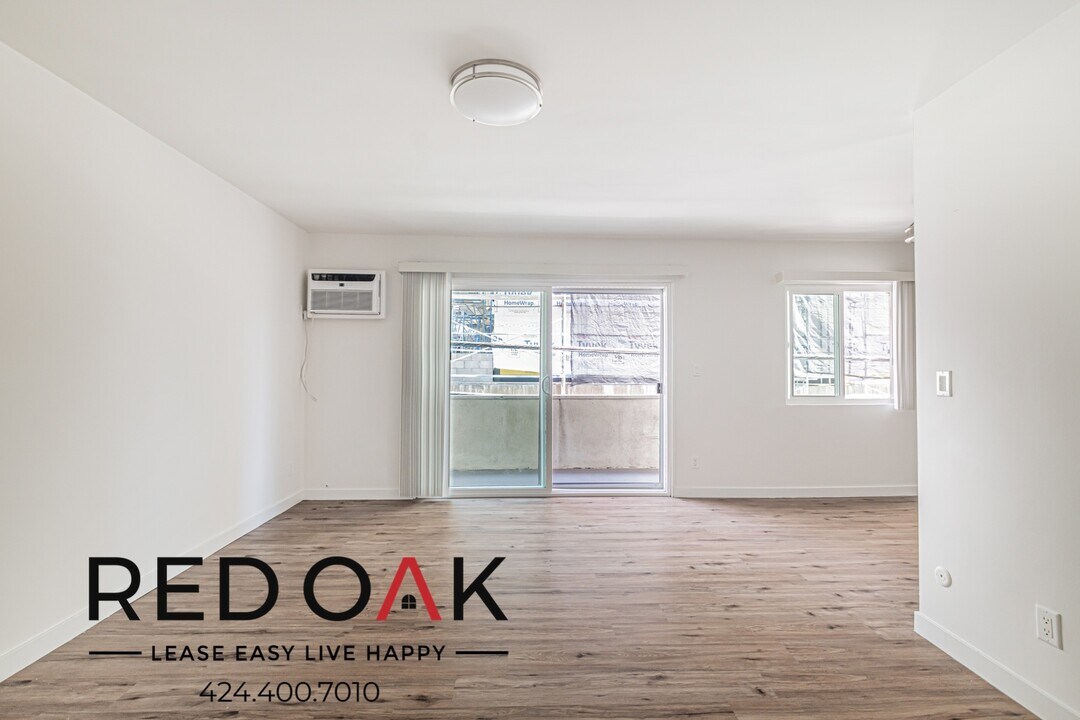 410-414 Manhattan Pl in Los Angeles, CA - Building Photo