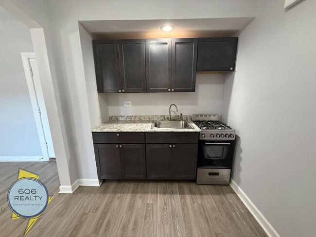 property at 6930 N Greenview Ave