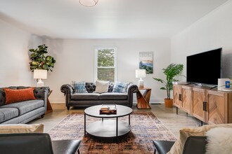 20 Winding Rd in Asheville, NC - Foto de edificio - Building Photo