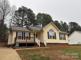 3413 Mooring Pl in Lake Norman of Catawba, NC - Building Photo