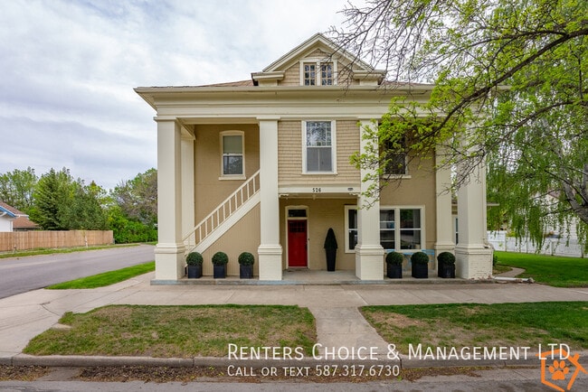 property at 526-526 7 Ave S