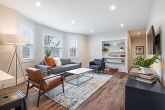 2100 1st Ave W in Seattle, WA - Building Photo - Building Photo