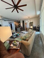 800 W 5th St in Austin, TX - Building Photo