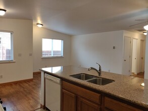 2025 NW Elm Ave in Redmond, OR - Building Photo - Building Photo