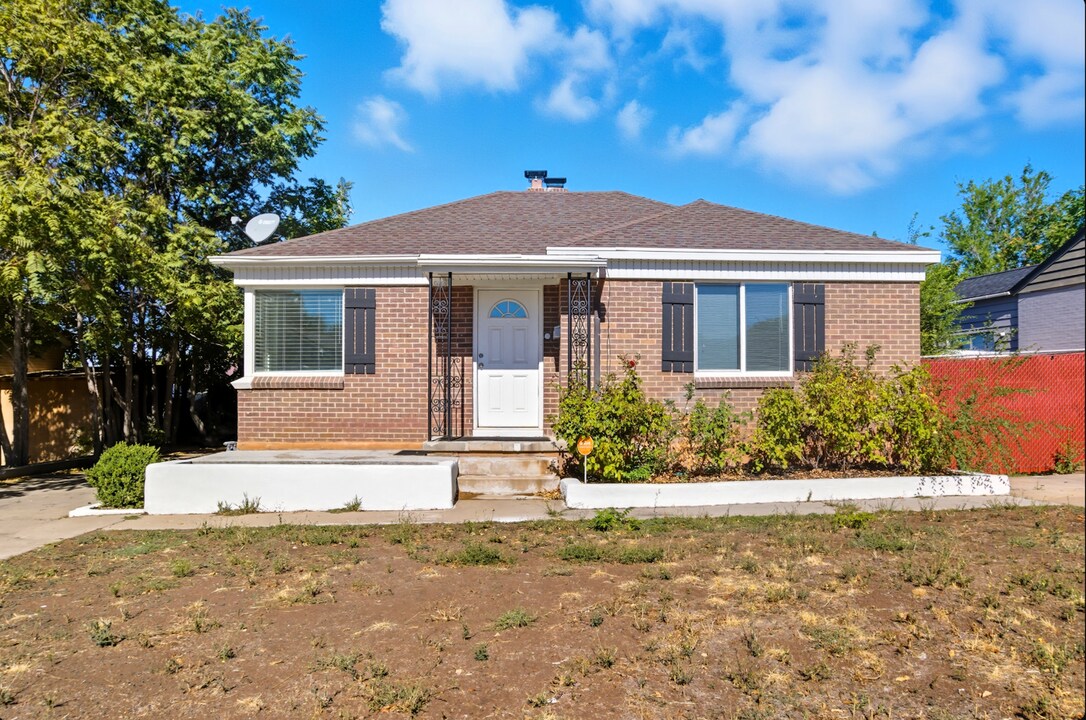 180 Ross Dr in Clearfield, UT - Building Photo