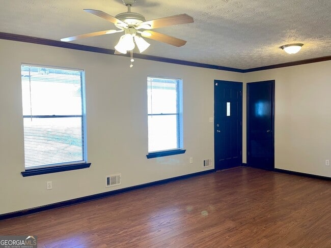 1032 Genny Ln in Riverdale, GA - Foto de edificio - Building Photo