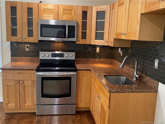 225 Columbus Ave in Stratford, CT - Building Photo - Building Photo