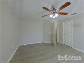 216 Cobalt Dr in Kissimmee, FL - Foto de edificio - Building Photo