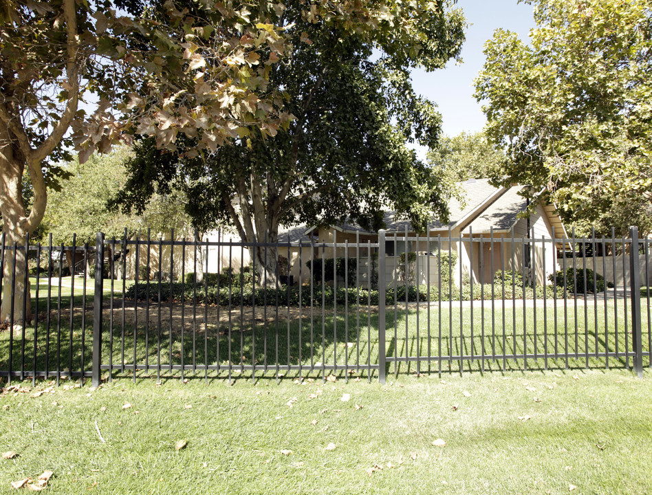 Park Meadows in Bakersfield, CA - Foto de edificio