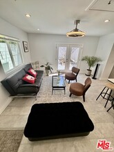 6821 Shoup Ave in Los Angeles, CA - Building Photo - Building Photo