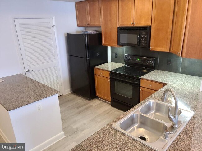 400 Massachusetts Ave NW in Washington, DC - Building Photo - Building Photo