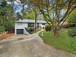 377 Springdale Dr NE in Atlanta, GA - Building Photo - Building Photo