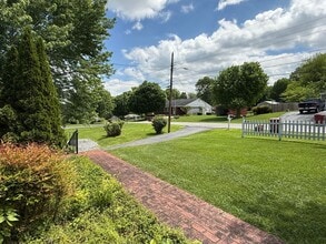 604 Ridgeview Dr in Johnson City, TN - Building Photo - Building Photo