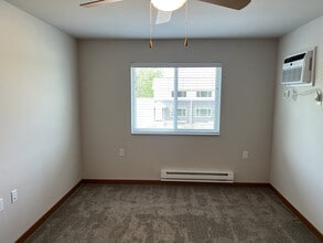 1249 Salem Dr in Edgerton, WI - Building Photo - Building Photo