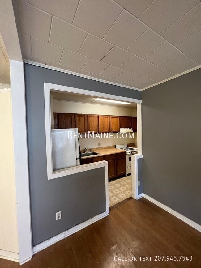 142 Pine St in Bangor, ME - Building Photo - Building Photo