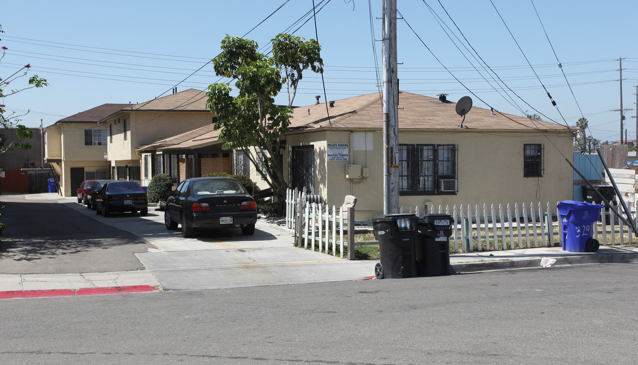 3253 Bramson Pl in San Diego, CA - Foto de edificio