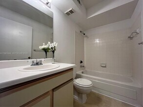 2662 NW 33rd St in Oakland Park, FL - Building Photo - Building Photo