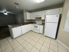 5827 6th St in Lubbock, TX - Building Photo - Building Photo