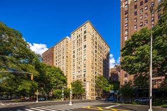 320 Riverside Dr in New York, NY - Foto de edificio - Primary Photo