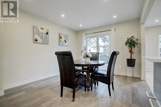 49 Grenbeck Dr in Toronto, ON - Building Photo - Building Photo