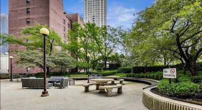 10 E Ontario St, Unit 3108 in Chicago, IL - Foto de edificio - Building Photo