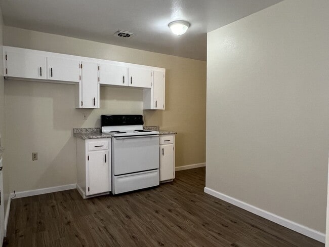 2254-2256 Suzette Ave in Redding, CA - Building Photo - Building Photo