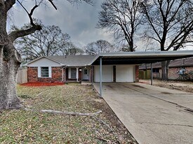 1600 Donovan St, Unit 4 in Baytown, TX - Building Photo